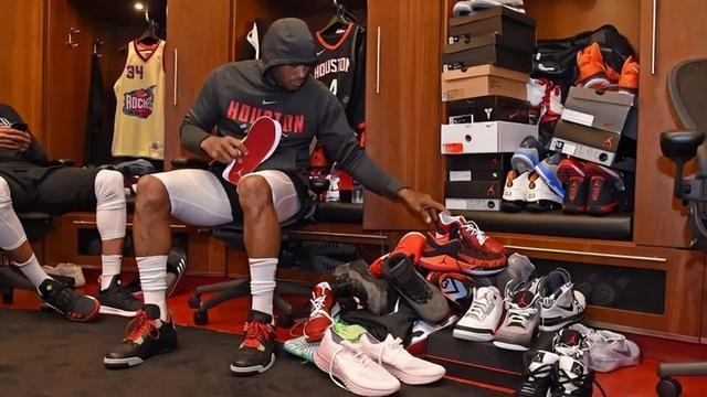 新百伦领跑和新百伦区别，新百伦领跑和新百伦区别是什么（曾经的“网红球鞋”NB新百伦）