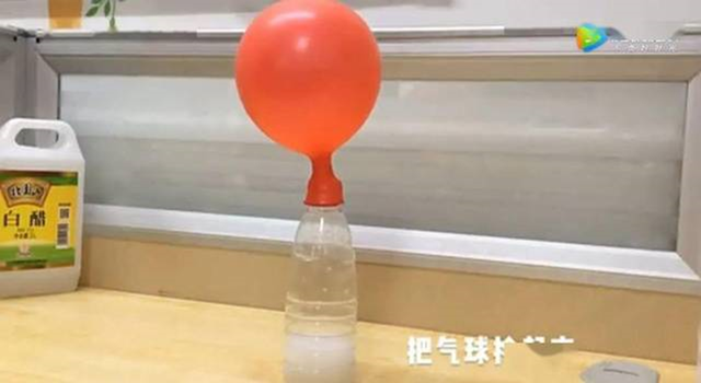 小苏打和白醋的特点，说说小苏打和白醋各有什么特点混合后会有什么现象产生（趣味化学小实验，醋的神奇之处）