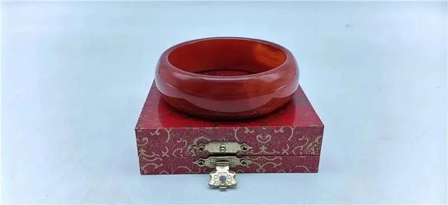 干青手串的功效与作用，女人戴什么手串最养人（点点爱心照亮困境儿童的求学路）