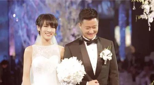2022年情人节，看看这10对恩爱的明星夫妻，我又相信爱情了