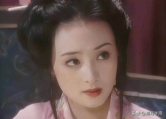 何美钿经典古装形象，一对比颜值差距就出来了