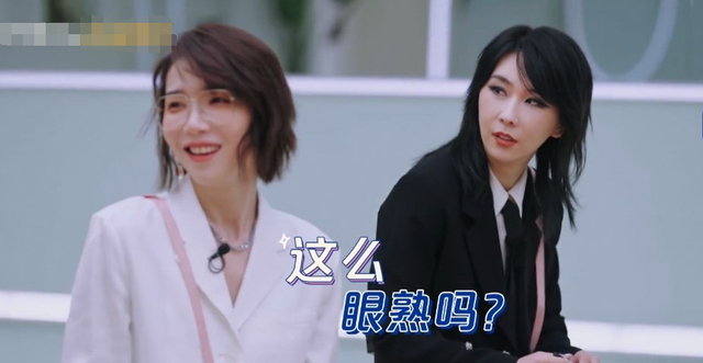 吸烟女生头像微信，吸烟女生头像（浪姐聚会被拍到室内抽烟）