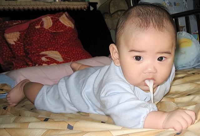婴儿每天都呛奶有事吗，孩子吃奶老是呛的危害（2个做法很常见但错误）