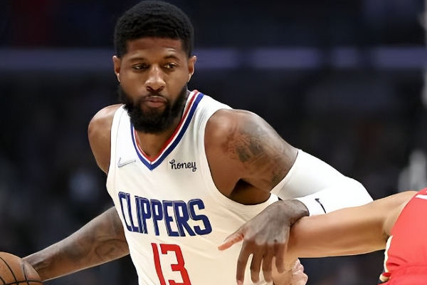 海沃德在2010年的顺位排在第九顺位,他在之前也受过很大的伤病,遭遇过