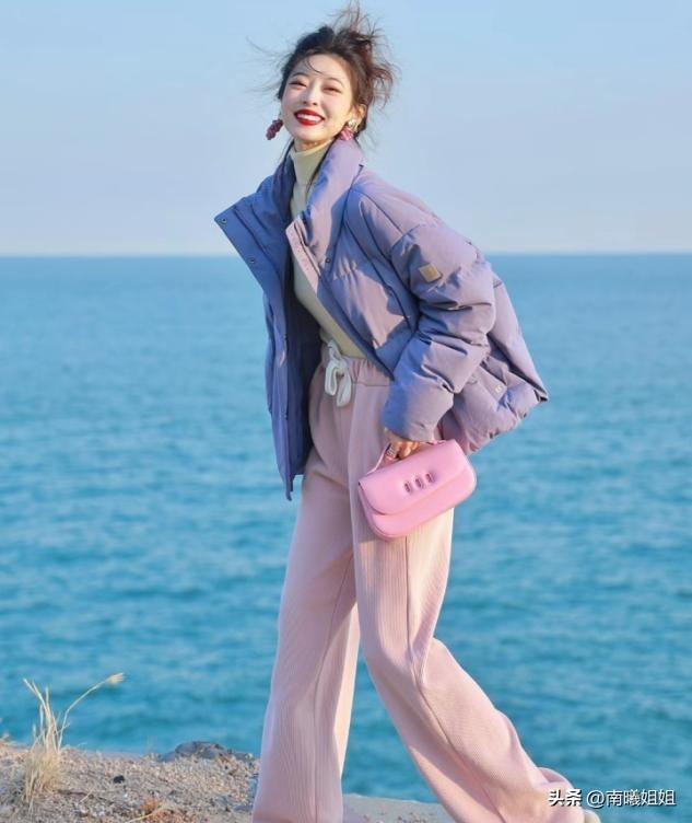 黑色皮肤穿什么颜色衣服好看，女孩皮肤偏黑穿什么颜色衣服好看及怎么搭配（哪些“颜色”能穿哪些不能穿）