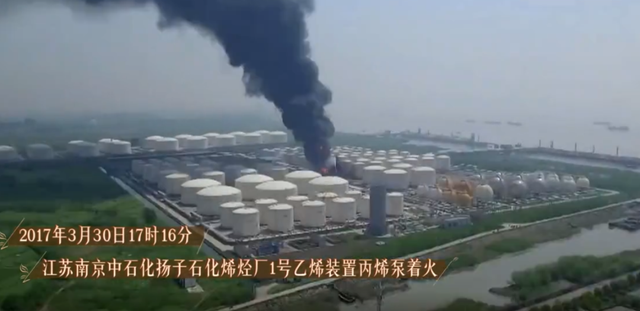 破操场埋尸案，抓糯康，灭冲天大火，有人拿到一等功时，母亲哭了
