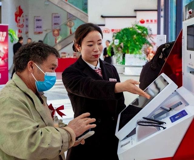 办银行卡需要什么，办银行卡需要什么证件和材料（要不要开通“短信通知”）