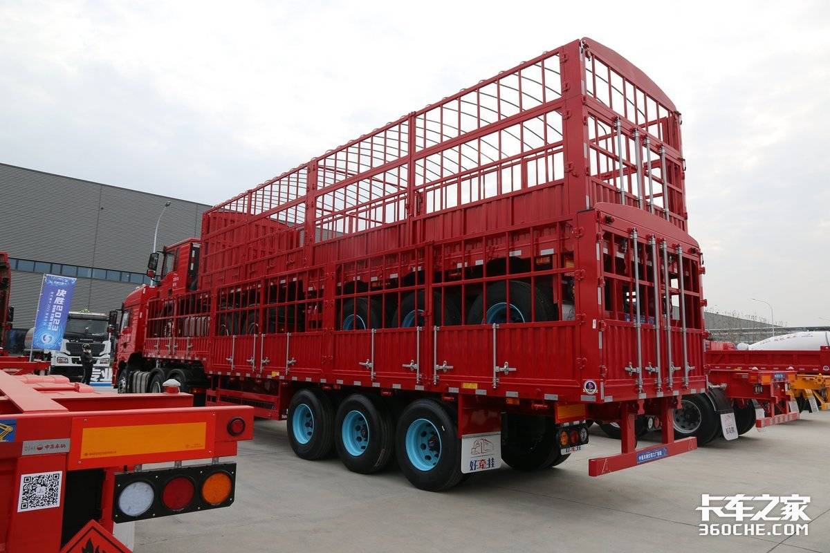 拥有最大的装载方量,陕汽m3000s子母车均采用的是仓栅半挂车,母车挂车