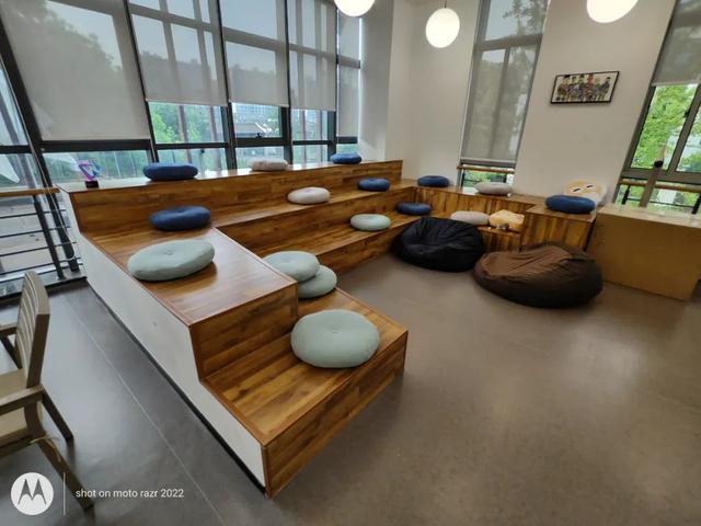 屏幕没坏但屏幕滑不动，vivo手机屏幕没坏但屏幕滑不动（只要5999元的moto刀锋折叠屏）