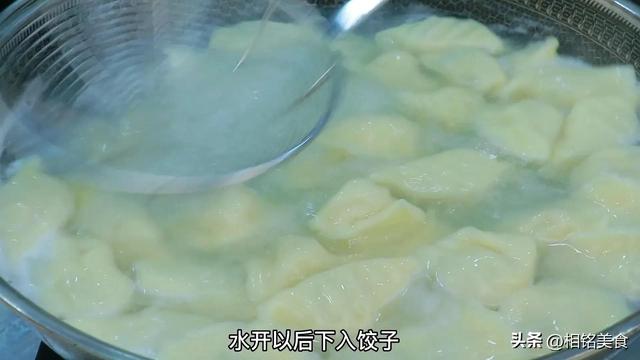 羊肉饺子馅怎么调好吃，纯羊肉水饺如何调馅好吃（记住2放3不放技巧）