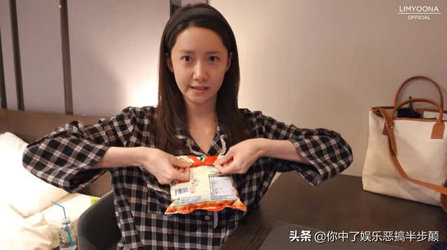 林允儿去剧组拍戏竟然无人认出？助理笑言：是不是因为你素颜啊