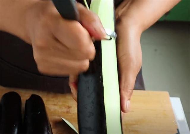 炸茄子怎么做酥脆好吃，怎样做美味的香炸茄子（茄子外酥里软又入味）