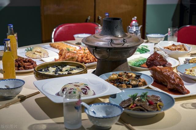 香蕉心发黑能吃吗，香蕉心变黑了还能吃吗（发黑的香蕉有人吃吗）