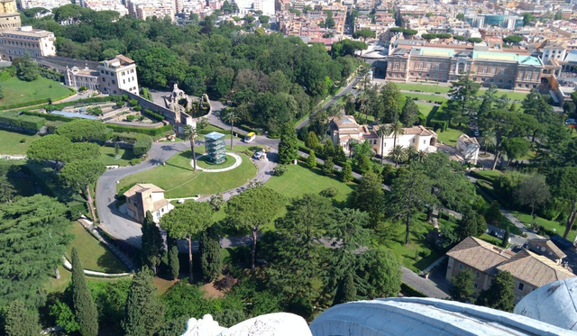 梵蒂冈为什么没人敢打，梵蒂冈在哪个国家里面（梵蒂冈全国人数不到1000人）