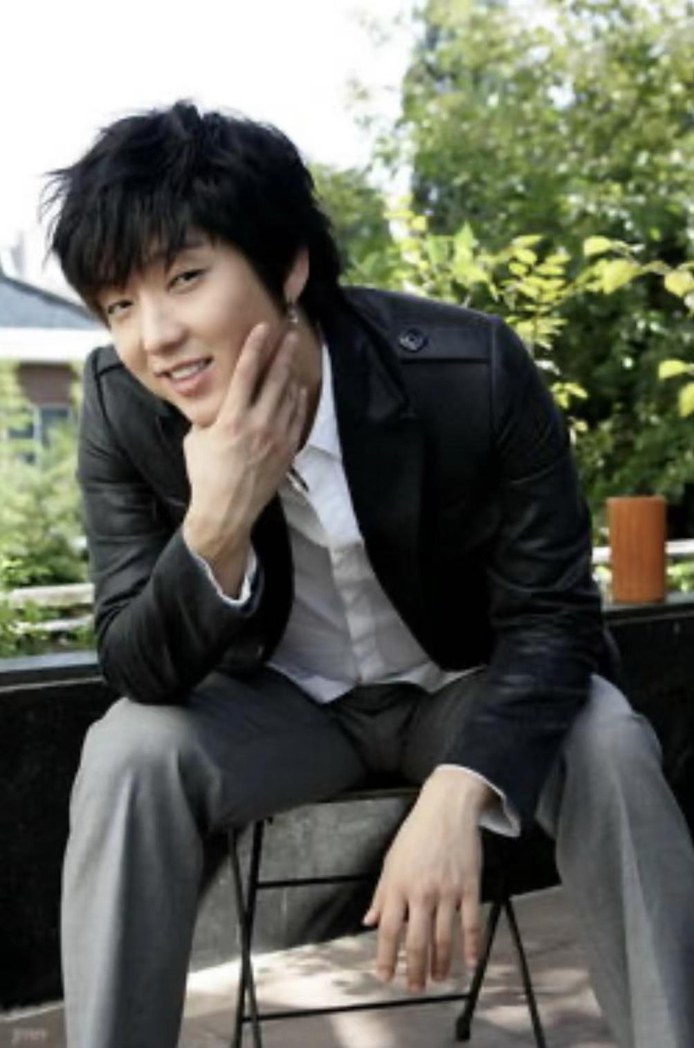 韩国知名男星,17岁只身闯首尔,曾被骂像女人,现在变硬汉