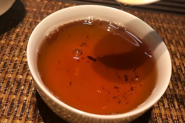 冲泡大红袍的茶水比例_大红袍茶冲泡温度，大红袍茶水比例（帝芙特说茶：大红袍的冲泡细节）