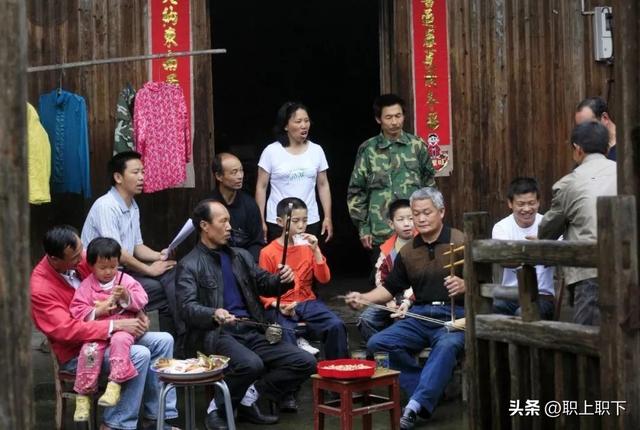 西单女孩上春晚，西单女孩哪年火的（85后农村人岳云鹏六次登上春晚）