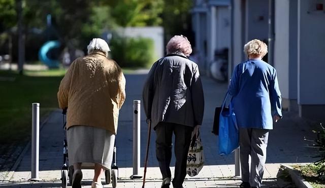 成都房贷可还到90岁，成都房贷可以贷多少年?最多到多少岁（日本老人的今天会是我们的明天吗）