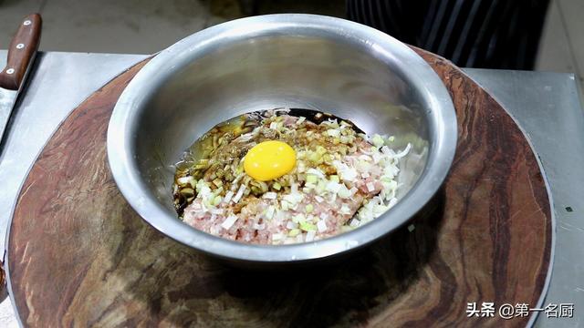 芹菜饺子馅的做法，芹菜饺子馅的做法大全（头伏的饺子用这4种菜调馅）