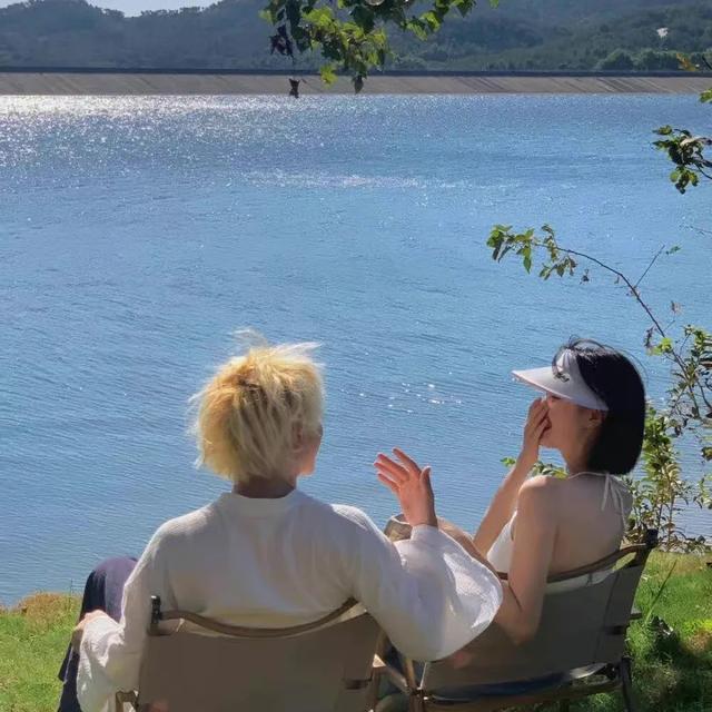 情侣图片一对两张，情侣图片一对两张一套（情侣头像一对两张，超可爱）