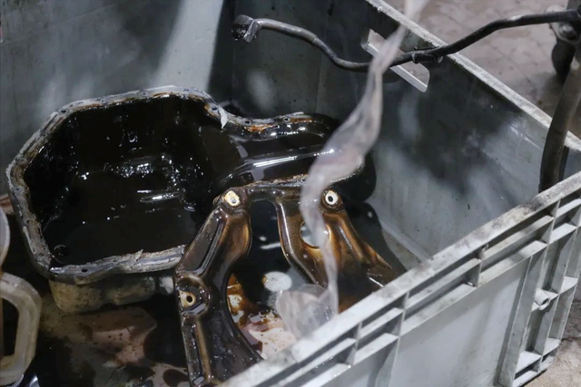 油压减震器，减震器原理图（搞来一辆“破烂不堪”的04年LC100）