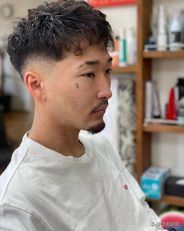 男士纹理烫发型图片，男士帅气纹理烫发型图片（2023新款男士发型）