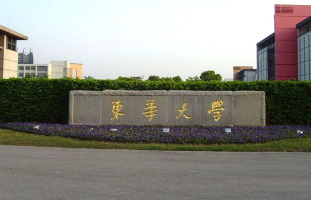 上海交通大学和复旦大学有三本吗，复旦大学和上海交通大学哪个更好（上海一所改名失败的大学）