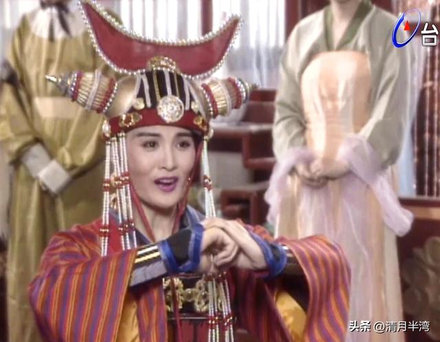 何美钿经典古装形象，一对比颜值差距就出来了