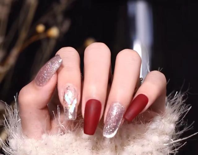 什么款式的美甲好看又显高贵，推荐几个美甲款式（秋冬千金/御姐/贵妇美甲合集来了）