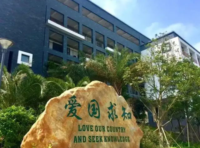 深圳中考学校排名，深圳高中升学率2022（2022年深圳公办高中梯队排名及民办高中学费汇总）