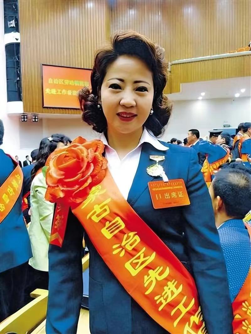 内蒙古女孩性格特点,人们为什么对内蒙女官员的着装反应这么大-星座