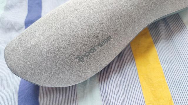 护颈枕的正确枕法，正确戴脖枕（热敷、按摩双面结合）