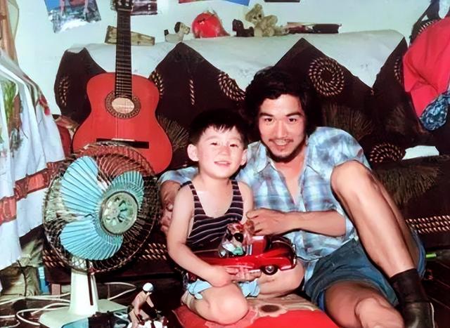 张国立的婚姻史，张国立与罗秀春离婚34年