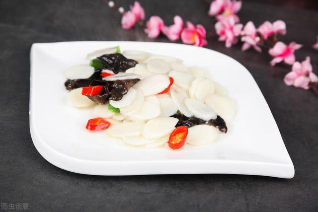 山药需要焯水吗，素炒山药需要焯水吗（山药脆嫩爽口不发黑）