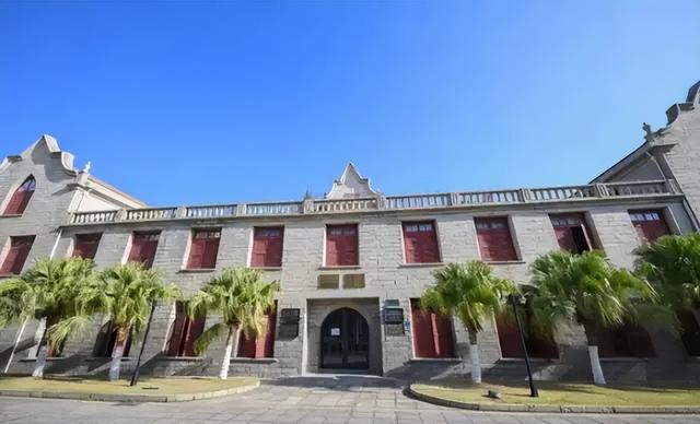 厦门大学 马克思主义学院，厦大囊萤楼：一座小楼