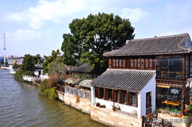 有“南瞿北杨”之称的“铁琴铜剑楼”，为古里镇平添浓浓书香仁风