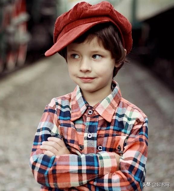 煜字取名什么寓意，煜字取名的意思和含义（好听到爆的名字男生）