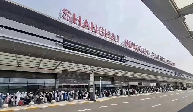 刚刚上海突然宣布大消息，刚刚上海突然宣布大消息安康码在外地可以申请吗（在沪人员为何急着“逃离”）