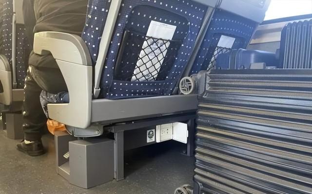 火车硬卧可以充电吗，火车上可以充电吗硬卧（火车上手机没电了）