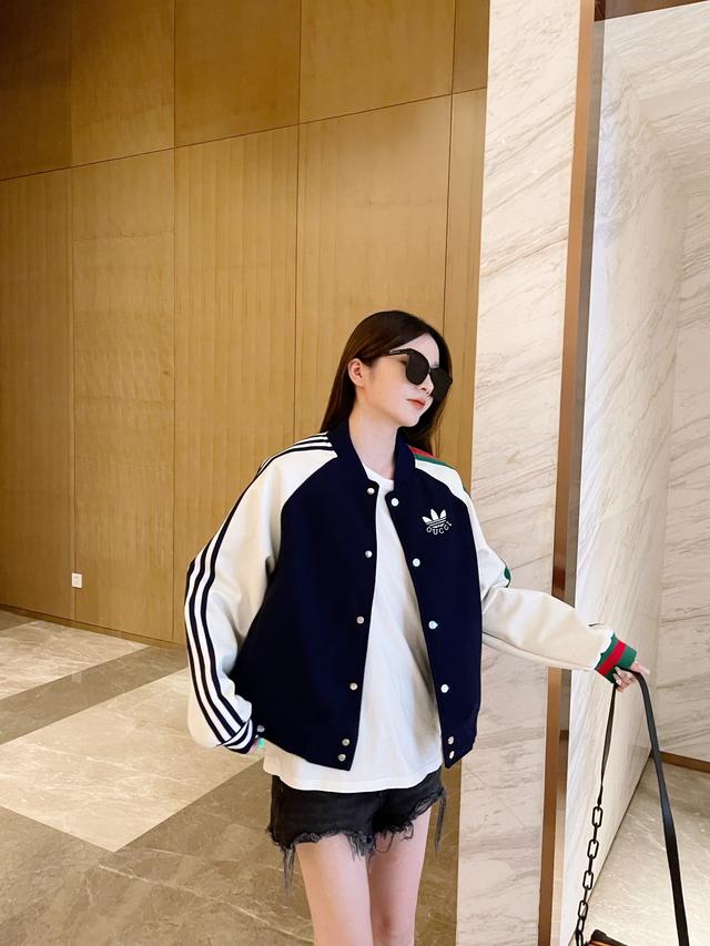 阿迪达斯三叶草男装外套，22FW三叶草织带棒球服外套拥有较高的色牢度