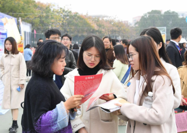 专科学校学费一般多少钱，2020晋中师范高等专科学校学费多少钱一年-收费标准（民办二本和公立大专的区别）