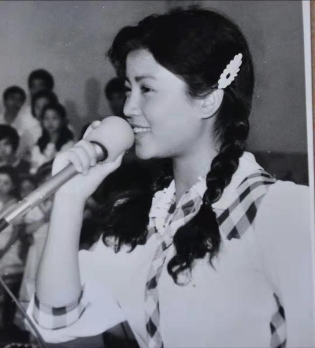 张也个人资料简介，张也简历个人资料（歌唱家张也：53岁单身未育）