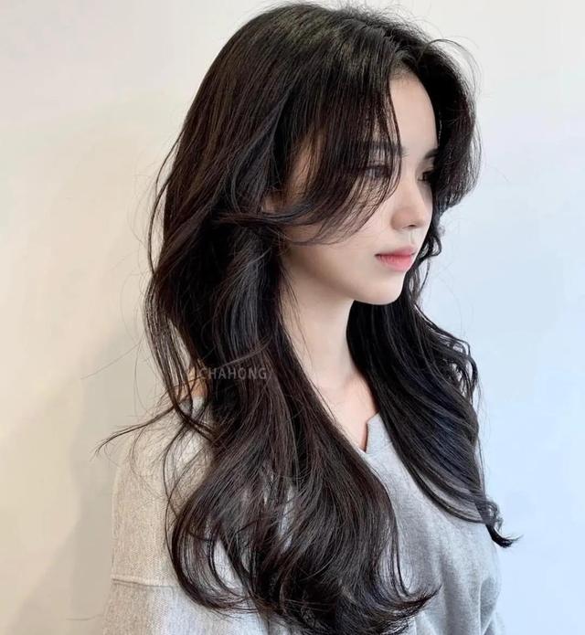 染黑色头发会掉色吗，头发染黑色会掉色吗（不用漂发也不再担心掉色）