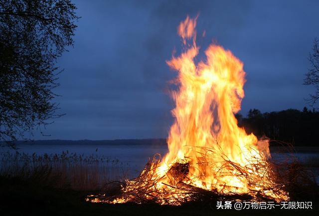 梦到很多水是什么征兆，梦到水是什么征兆,在河里（10个你不应该忽视的梦境征兆）