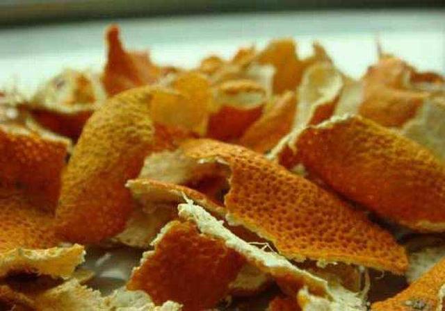 如何自制陈皮陈皮的做法，如何自制陈皮陈皮的做法步骤（吃不完的橘子皮别再扔了）