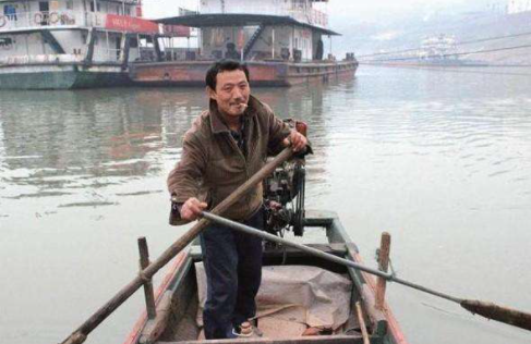 黄河捞尸人，黄河捞尸人捞死尸图片（用烟味掩盖身上的“尸臭”）