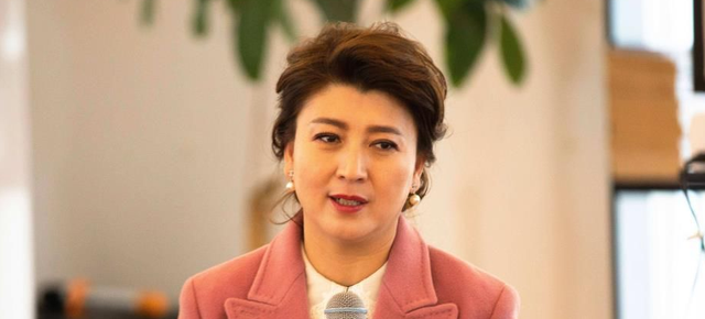 “二人转女王”闫学晶：两段婚姻三个孩子，两任丈夫都是二婚
