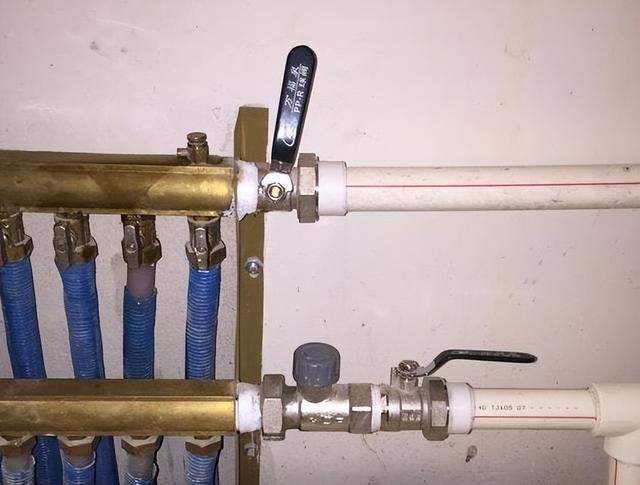 暖气阀门怎么开,暖气阀门怎么开关方向(家里的暖气阀门该开还是该关)