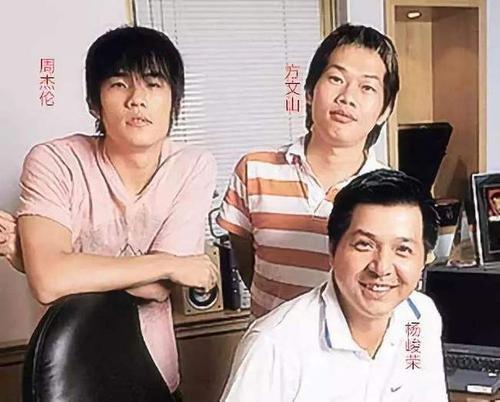 周杰伦成最后的底线？回顾他的2段恋情，便知什么是分手见人品