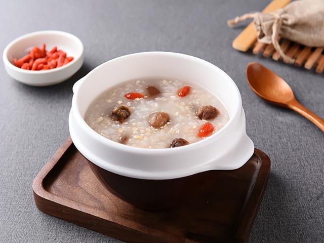 美容养生粥有哪些，美容养生粥有哪些品牌（夏天靠这三种粥美容养颜）